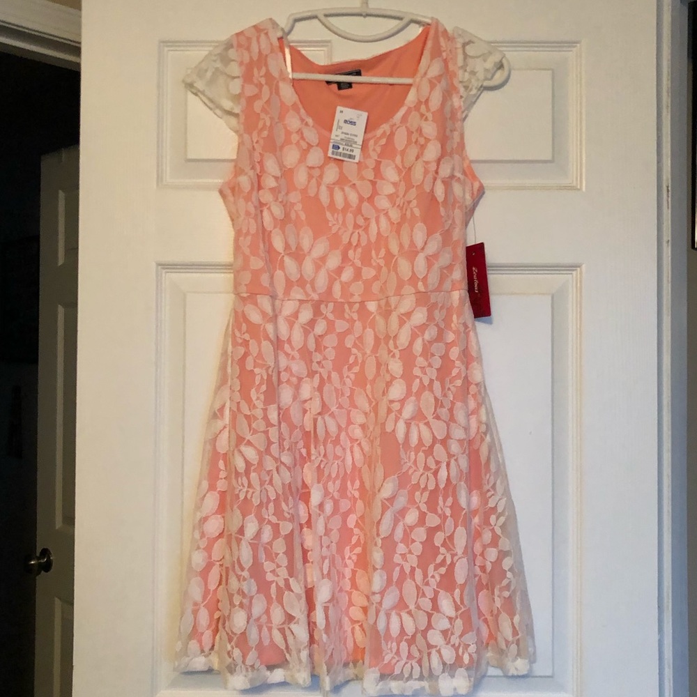 Peach Tank Drew with White Lace Overlay NWT M